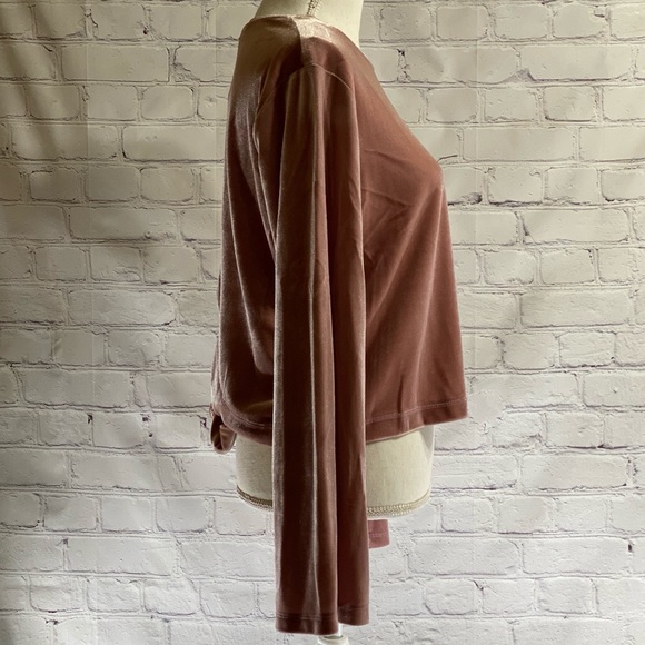 NWT! Drew Velvet Pink Long Sleeve Crop Top - Picture 2 of 3